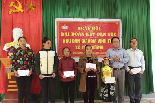 Bí thư Đảng ủy Khối Các cơ quan tỉnh dự Ngày hội Đại đoàn kết tại Tân Kỳ