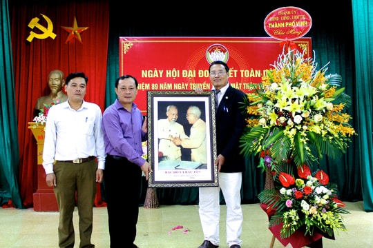 Bí thư Thành ủy Vinh chung vui Ngày hội Đại đoàn kết tại xã Nghi Ân