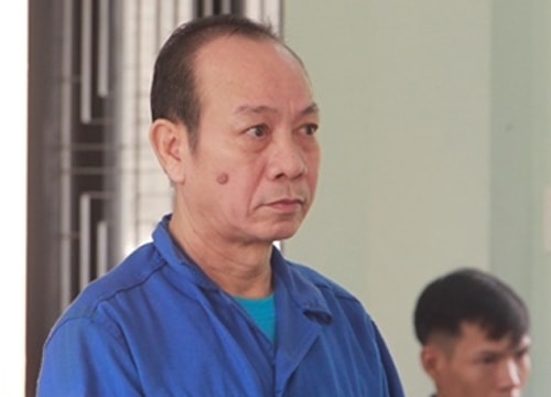 Nổi cơn ghen khi vợ ngồi sau xe máy người khác