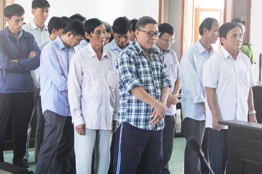 Chủ tịch huyện và 15 đồng phạm lãnh án tù do sai phạm đền bù đất