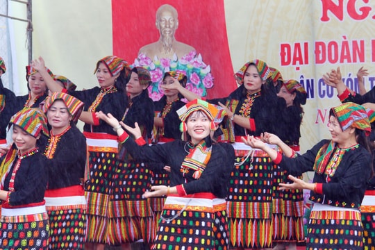 Phó Chủ tịch HĐND tỉnh vui Ngày hội Đại đoàn kết tại Nghĩa Đàn