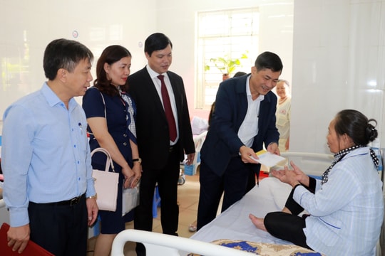 Ngành Giáo dục thăm hỏi hơn 100 thầy, cô giáo nhân Ngày Nhà giáo Việt Nam