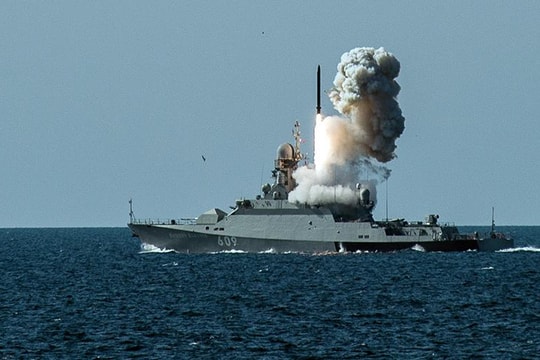 Ukraine chỉ trích Nga gia tăng tàu sân bay mang tên lửa hành trình tại Biển Đen