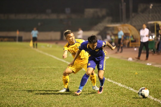 Võ Ngọc Toàn gia nhập SHB Đà Nẵng, Đình Hoàng vẫn chờ SLNA 