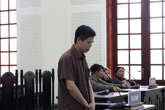 Người chồng nói ân hận vì chém chết người khi vợ cũ đến đòi nợ