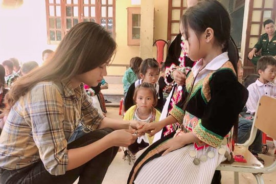 Nơi thầy trò cùng xuống suối bắt cá, hái rau cải thiện bữa ăn