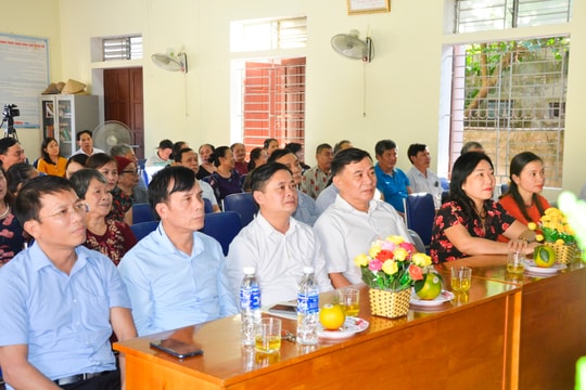 Chủ tịch UBND tỉnh Thái Thanh Quý chung vui Ngày hội Đại đoàn kết tại TP Vinh