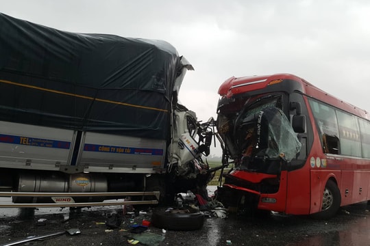 Xử lý gần 2.000 trường hợp vi phạm liên quan đến xe khách ở Nghệ An