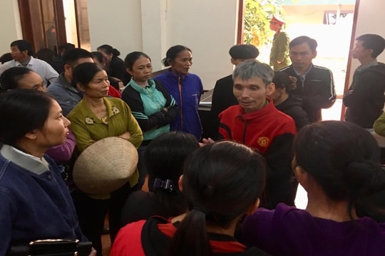 Mâu thuẫn từ rổ mướp, 2 cha con ở Nghệ An bị đâm trọng thương