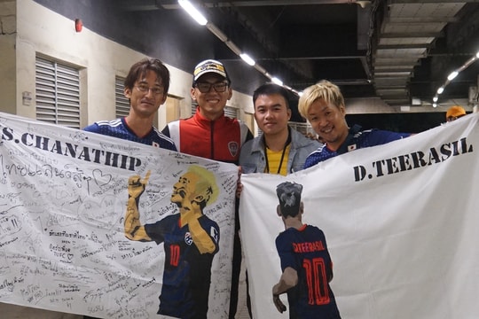 Cổ động viên Nhật Bản cổ vũ Thái Lan, dè chừng Công Phượng