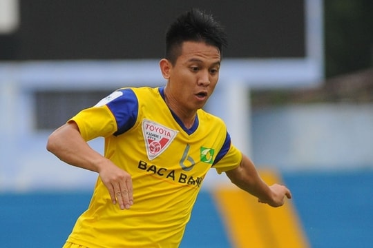 Cựu tuyển thủ Trần Đình Hoàng nói lời chia tay SLNA sau 17 năm gắn bó 