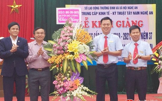 Trường Trung cấp kinh tế kỹ thuật Tây Nam Nghệ An khai giảng các lớp trung cấp nghề