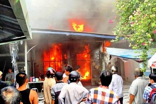 Phóng hỏa đài truyền thanh để phi tang tài liệu