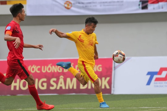 Tiền vệ Quang Tình của SLNA và những siêu phẩm trên sân phủi