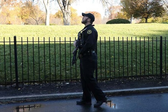 Nhà Trắng bị phong tỏa