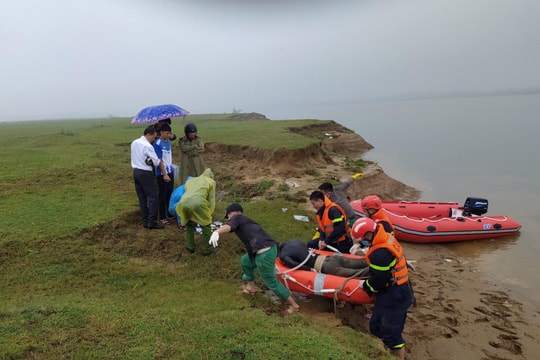 Tìm thấy thi thể nam thanh niên trên sông Lam