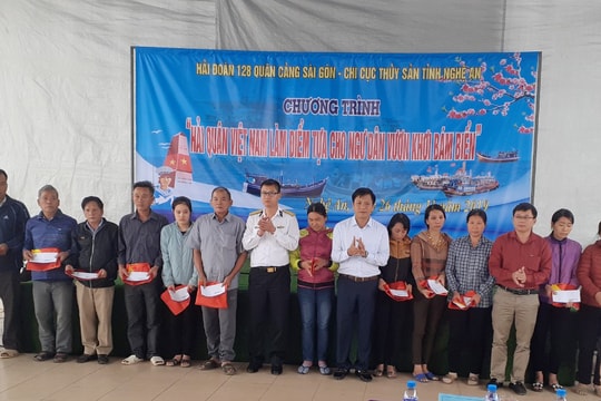 Chi cục Thủy sản Nghệ An phối hợp Hải quân hỗ trợ ngư dân vươn khơi, bám biển