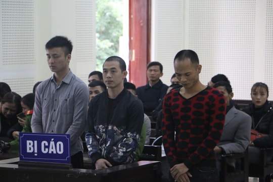 Nhóm giang hồ đổ thuốc chuột, ném chất bẩn uy hiếp đối thủ