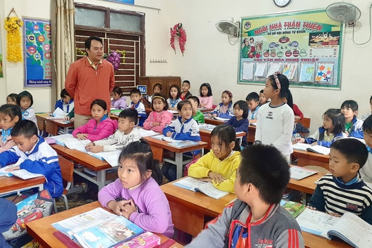 Hơn 400 giáo viên hợp đồng của Nghệ An đang chờ được đặc cách