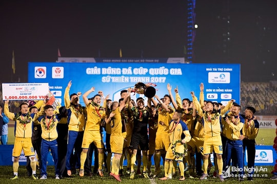 Nhìn lại chức vô địch Cúp QG 2017 của Nguyên Mạnh, Ngọc Hải, Phi Sơn trong màu áo SLNA 