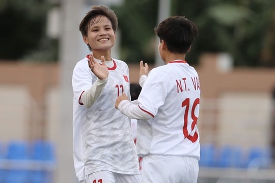 Tuyển nữ Việt Nam nhận nhiều tiền thưởng; Arsenal sa thải HLV; Man Utd lập kỷ lục về đội hình