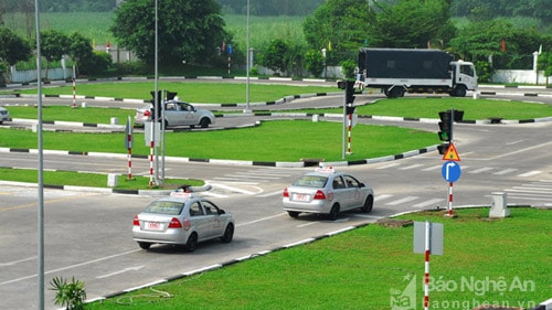 Người học lái xe ô tô sẽ được theo dõi bằng công nghệ nhận dạng