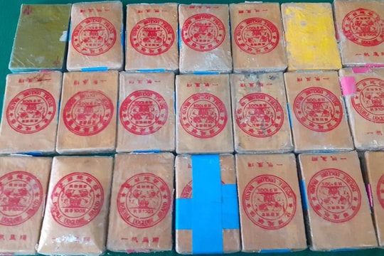 Phát hiện 21 gói ma túy hình sư tử trôi dạt vào bờ biển 