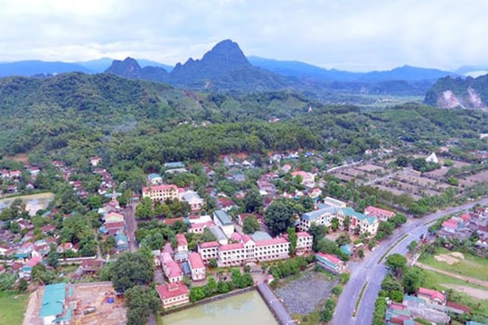 Phó Chủ tịch UBND tỉnh Lê Hồng Vinh dự sinh hoạt chi bộ ở Anh Sơn