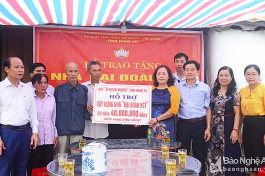 Chi bộ Ban Tuyên giáo Tỉnh ủy Nghệ An quyên góp gần 40 triệu đồng hỗ trợ người nghèo 