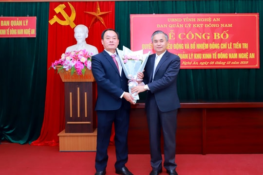 Trao quyết định bổ nhiệm Trưởng Ban quản lý Khu Kinh tế Đông Nam Nghệ An