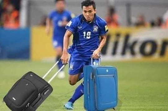 Loạt ảnh chế 'siêu hài' U22 Việt Nam 'tiễn' Thái Lan về nước