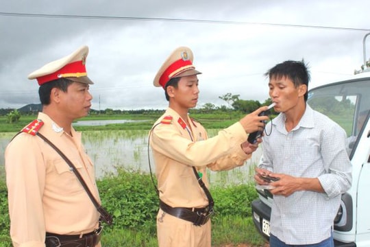 Đề xuất tăng mức xử phạt đối với lái xe có nồng độ cồn