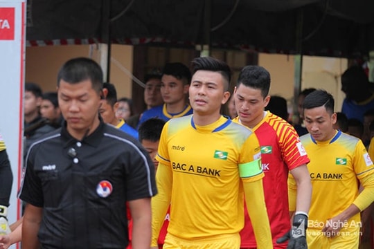 Hùng 'xà ngang' đầu quân cho CLB Hải Phòng