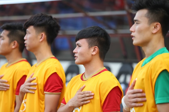 Giọt nước mắt Quang Hải và tiếng cười của người hâm mộ Việt Nam 