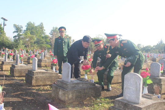 Quân ủy Trung ương, Bộ Quốc phòng dâng hương tại Nghĩa trang Việt - Lào