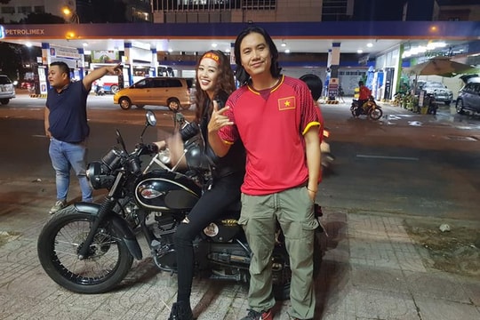 Tân Hoa hậu hoàn vũ Việt Nam Khánh Vân cuồng nhiệt với bóng đá