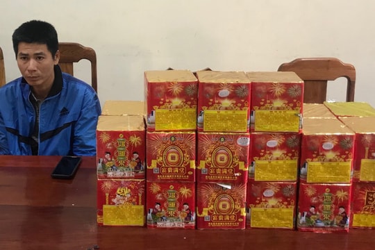 Mua 40 kg pháo nổ qua mạng Facebook, bị CSGT bắt quả tang