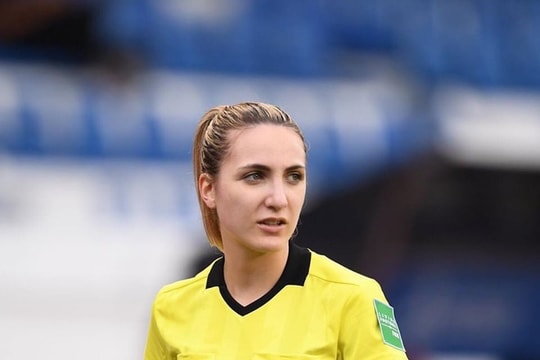 Nhan sắc 'hút hồn' của nữ trọng tài được 'săn lùng' sau chung kết bóng đá nữ SEA Games