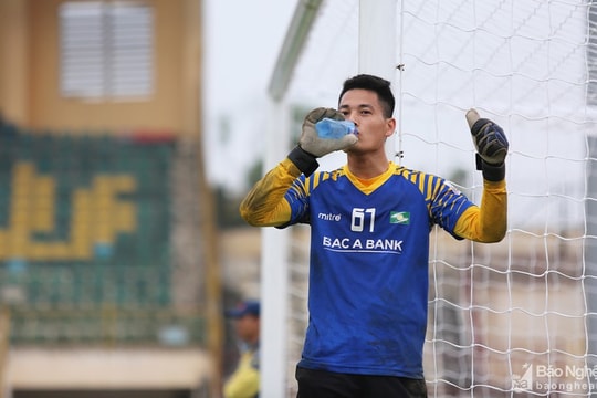 Thủ môn SLNA Lê Văn Hùng có kịp tham dự giai đoạn lượt đi V.League 2020?