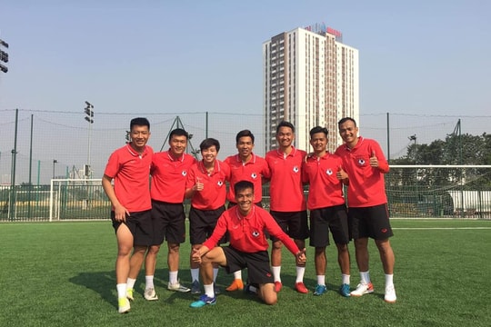 Hậu vệ SLNA hoàn thành khóa học HLV bằng C