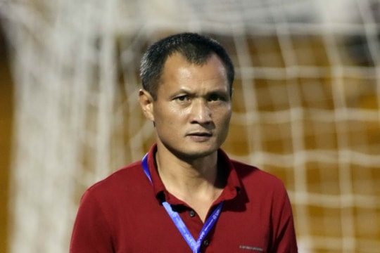 Vừa ra Hải Phòng, HLV Ngô Quang Trường bất ngờ trở lại SLNA