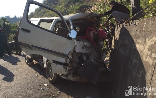 Chiếc xe chở người khuyết tật gặp nạn ở Nghệ An làm 3 người tử vong đã hết hạn sử dụng