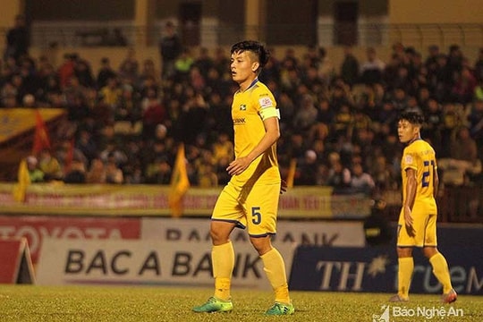 Trung vệ Hoàng Văn Khánh có xứng đáng làm đội trưởng SLNA?
