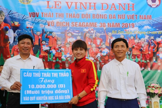 ​'Nữ tiền vệ thép' giành HCV SEA Games 30 được quê nhà Nghệ An tôn vinh