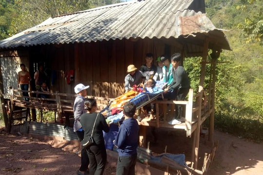 Gia cảnh đáng thương của nam thanh niên  Nghệ An bị câm nằm liệt giường