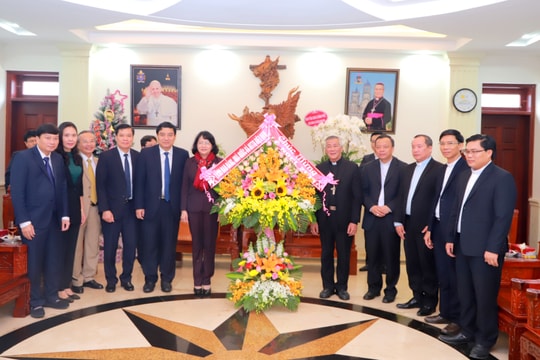 Phó Chủ tịch nước chúc mừng Giáng sinh Giáo phận Vinh