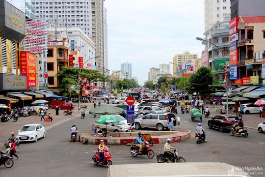 Hội đồng nhân dân thành phố Vinh thảo luận nhiều vấn đề dân sinh