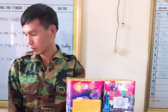 Nam thanh niên Nghệ An mua pháo để bán dịp Tết ​