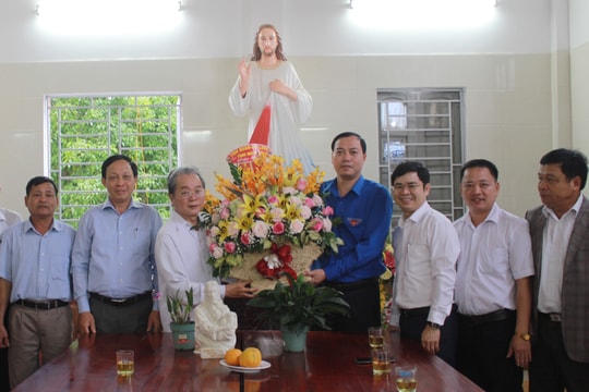 Tỉnh đoàn chúc mừng Giáng sinh và tổ chức các hoạt động ý nghĩa tại giáo xứ Đại Yên