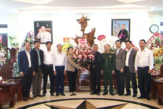 Lãnh đạo các huyện thăm, chúc mừng nhân dịp Giáng sinh 2019